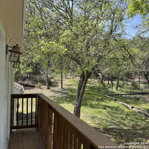 Listing photo id 32 for 19023 Sherwood