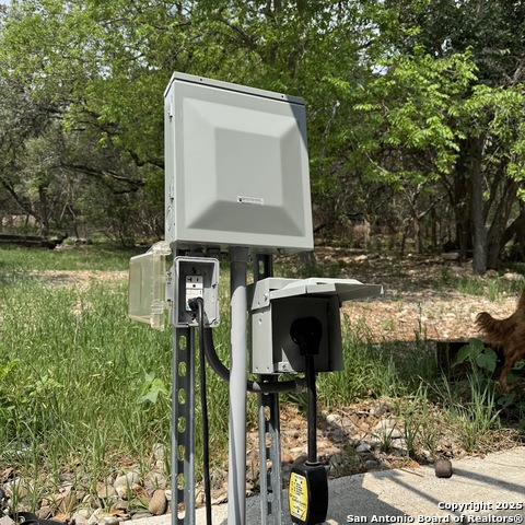 Listing photo id 44 for 19023 Sherwood