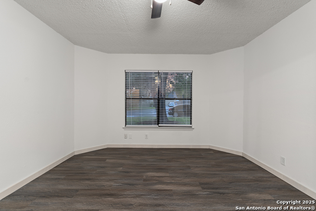 Listing photo id 12 for 730 Cypressbrook