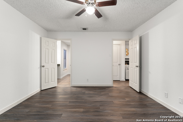 Listing photo id 13 for 730 Cypressbrook