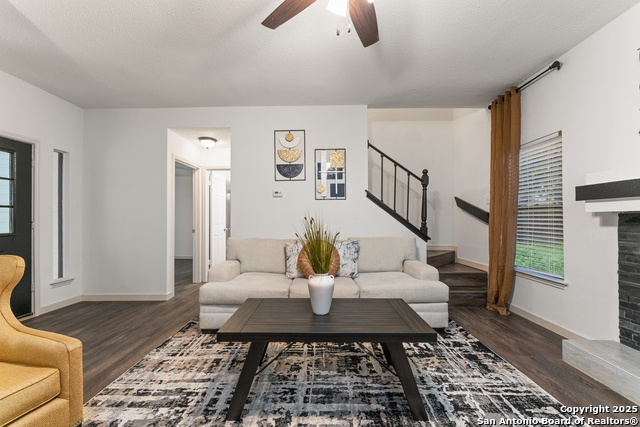 Listing photo id 4 for 730 Cypressbrook