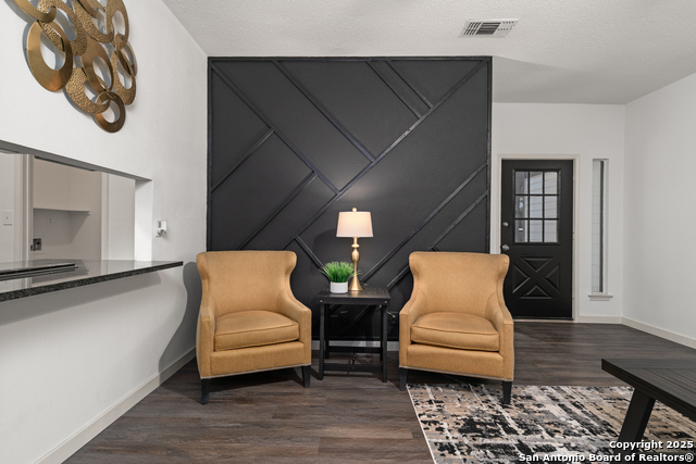 Listing photo id 5 for 730 Cypressbrook