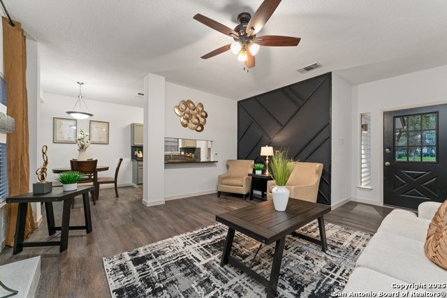 Listing photo id 6 for 730 Cypressbrook