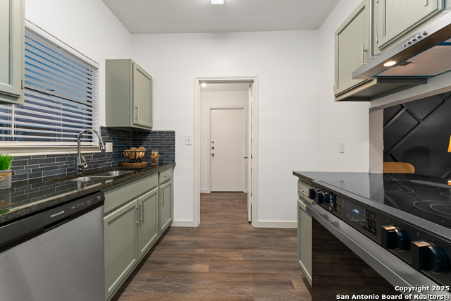 Listing photo id 7 for 730 Cypressbrook
