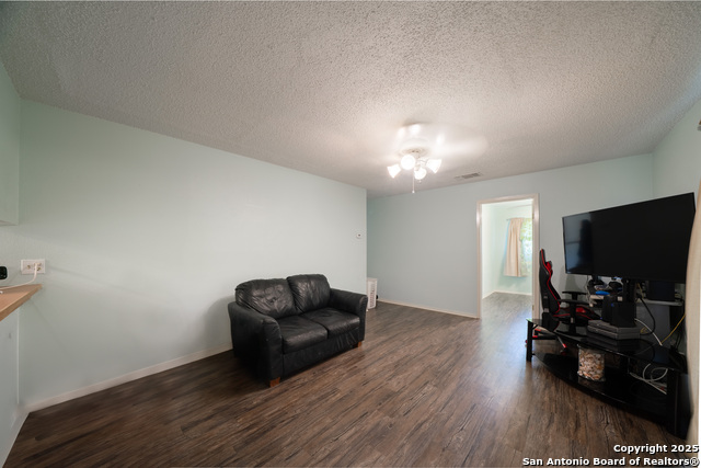 Listing photo id 8 for 9759 Hidden Swan