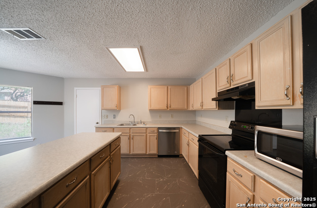 Image 10 of 29 For 14031 Hills Village Dr N