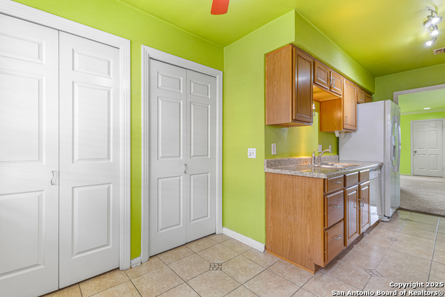 Listing photo id 11 for 165 Rampart W 204