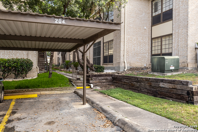 Listing photo id 18 for 165 Rampart W 204