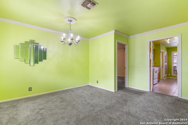 Listing photo id 4 for 165 Rampart W 204