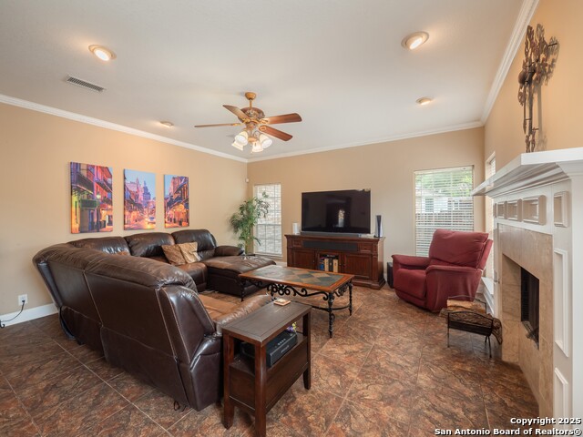 Listing photo id 8 for 13830 Morningbluff Dr
