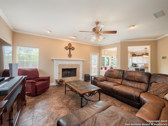 Listing photo id 9 for 13830 Morningbluff Dr