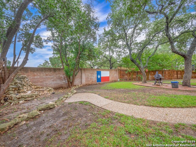 Listing photo id 45 for 13830 Morningbluff Dr