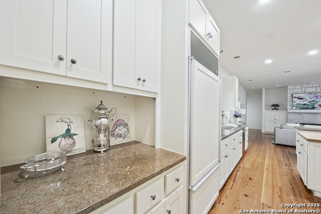 Listing photo id 8 for 2 Somerville