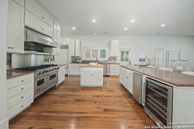 Listing photo id 11 for 2 Somerville