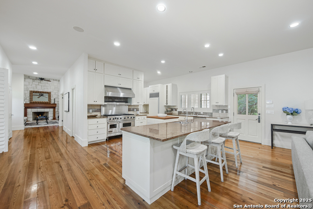 Listing photo id 12 for 2 Somerville