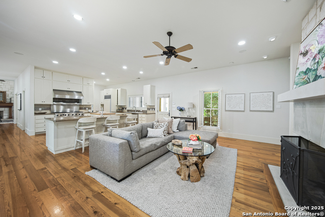 Listing photo id 14 for 2 Somerville