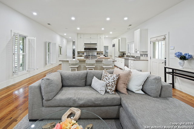 Listing photo id 15 for 2 Somerville