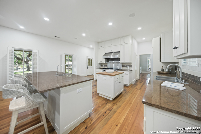 Listing photo id 16 for 2 Somerville