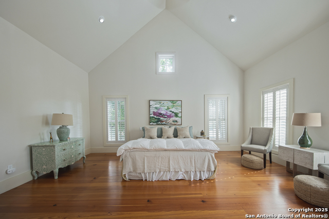 Listing photo id 18 for 2 Somerville