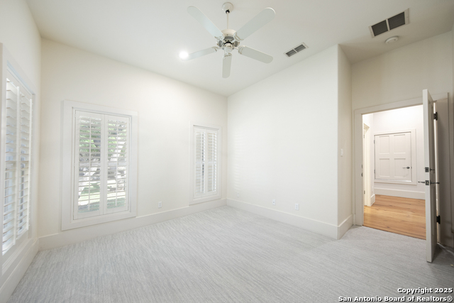 Listing photo id 23 for 2 Somerville