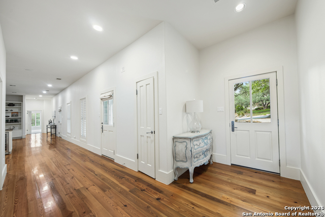 Listing photo id 2 for 2 Somerville