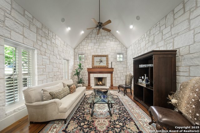 Listing photo id 5 for 2 Somerville