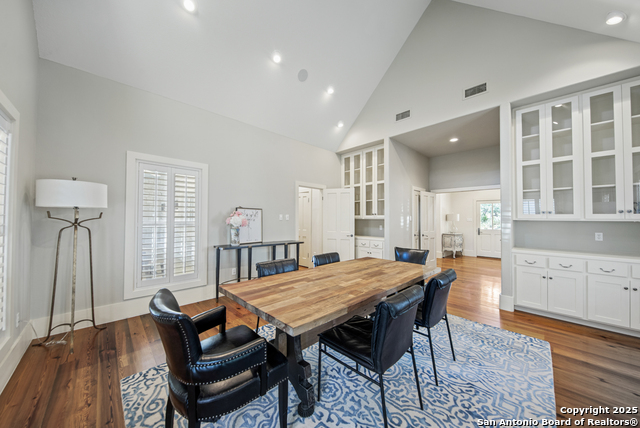 Listing photo id 7 for 2 Somerville