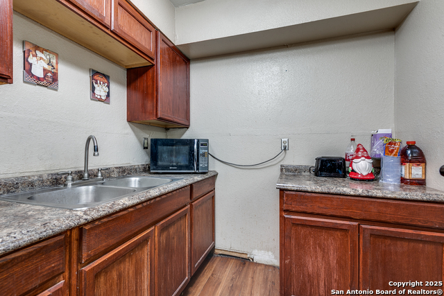 Listing photo id 10 for 326 Balboa
