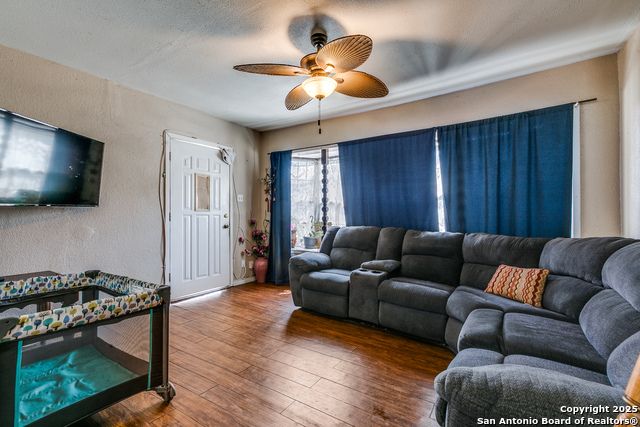Listing photo id 3 for 326 Balboa