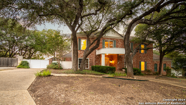 Listing photo id 0 for 13819 Bluff