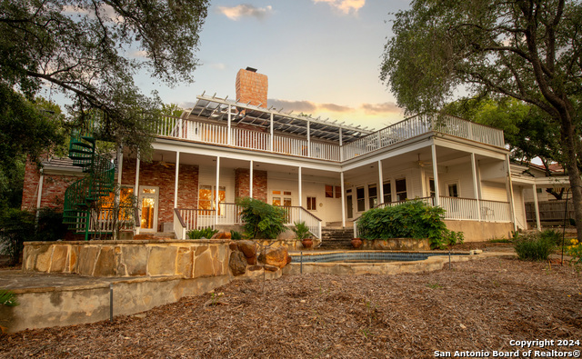 Listing photo id 2 for 13819 Bluff