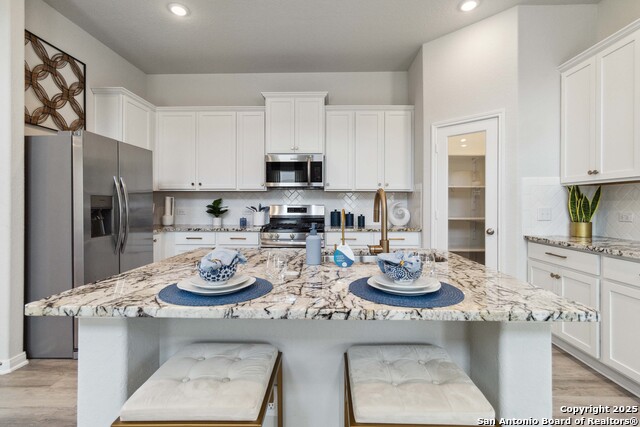 Listing photo id 1 for 2913 Leclerc Road