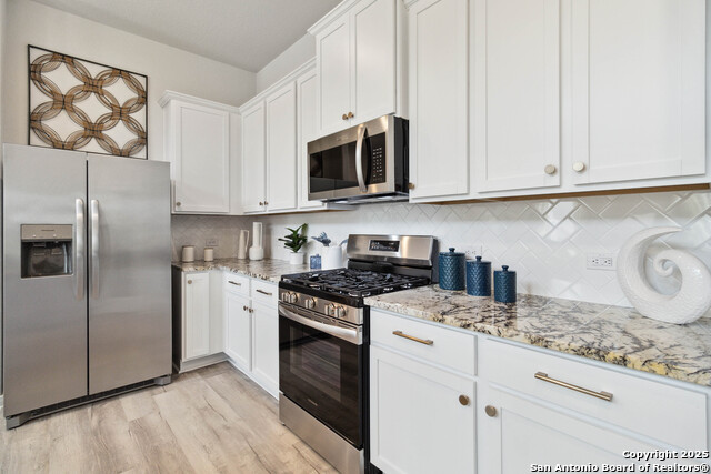 Listing photo id 7 for 2913 Leclerc Road