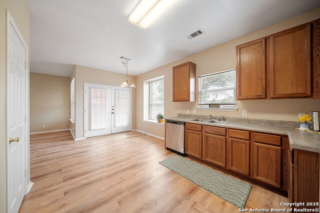 Listing photo id 8 for 9026 Foxgrove Way