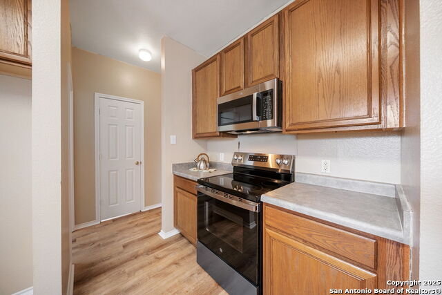 Listing photo id 9 for 9026 Foxgrove Way