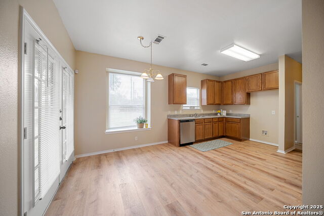 Listing photo id 11 for 9026 Foxgrove Way