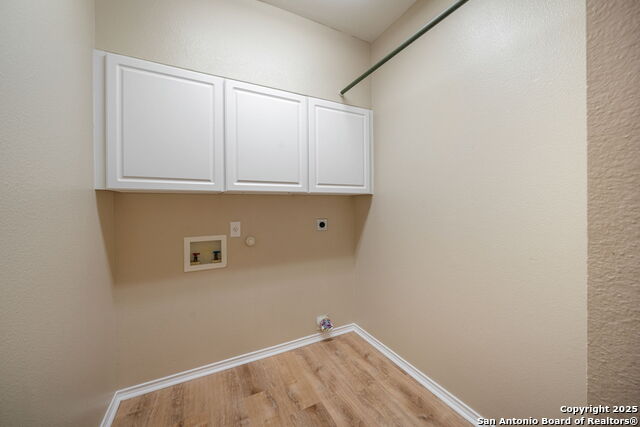 Listing photo id 23 for 9026 Foxgrove Way