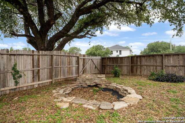 Listing photo id 26 for 9026 Foxgrove Way