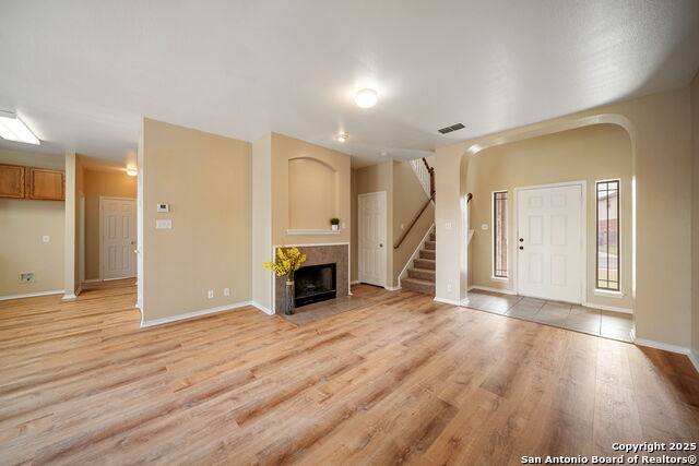 Listing photo id 3 for 9026 Foxgrove Way