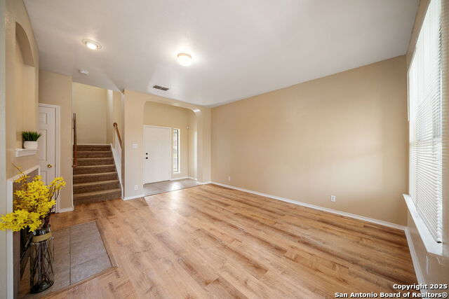 Listing photo id 4 for 9026 Foxgrove Way