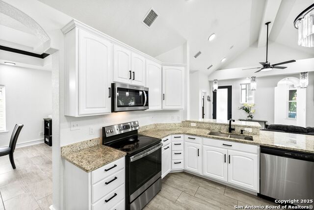 Listing photo id 9 for 3307 Salinas W