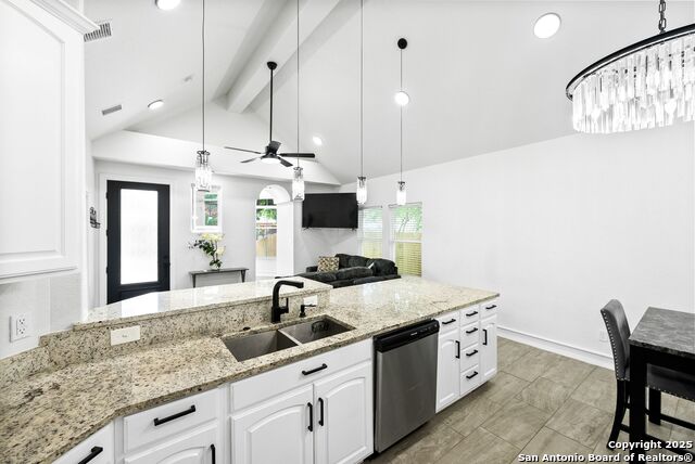 Listing photo id 10 for 3307 Salinas W