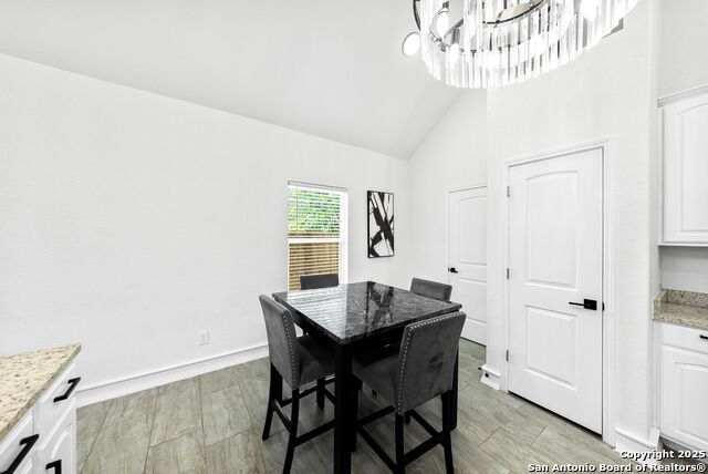 Listing photo id 11 for 3307 Salinas W