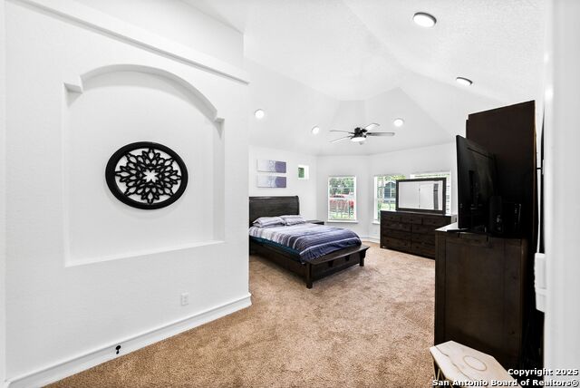 Listing photo id 14 for 3307 Salinas W