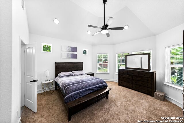 Listing photo id 15 for 3307 Salinas W