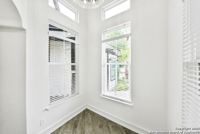 Listing photo id 28 for 3307 Salinas W