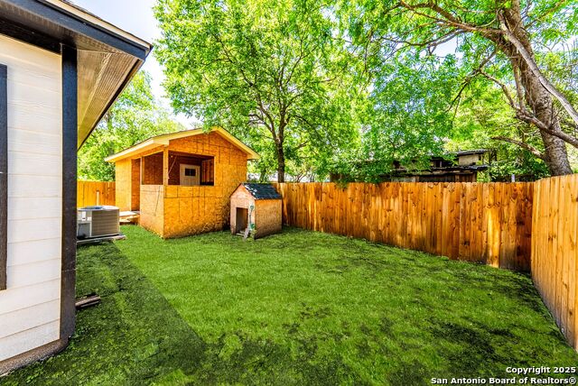 Listing photo id 30 for 3307 Salinas W