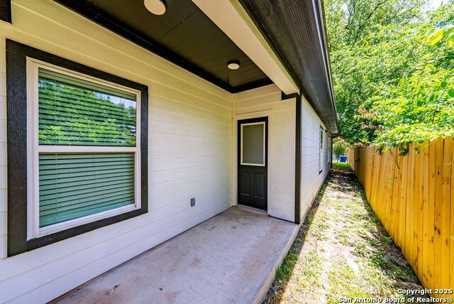 Listing photo id 33 for 3307 Salinas W