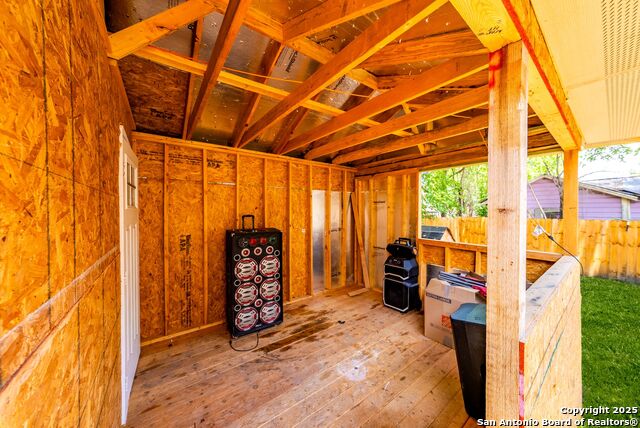 Listing photo id 35 for 3307 Salinas W