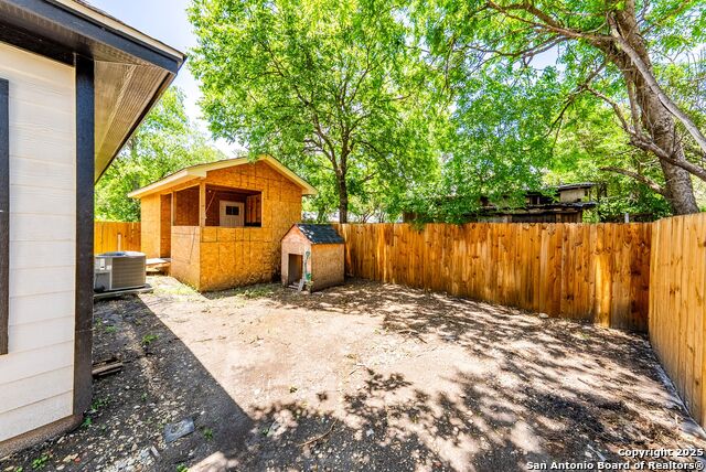 Listing photo id 36 for 3307 Salinas W